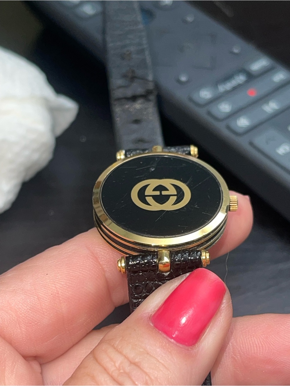Gucci Black Dial Gold Tone Round Watch with Black Leather Strap - Picture 2 of 3